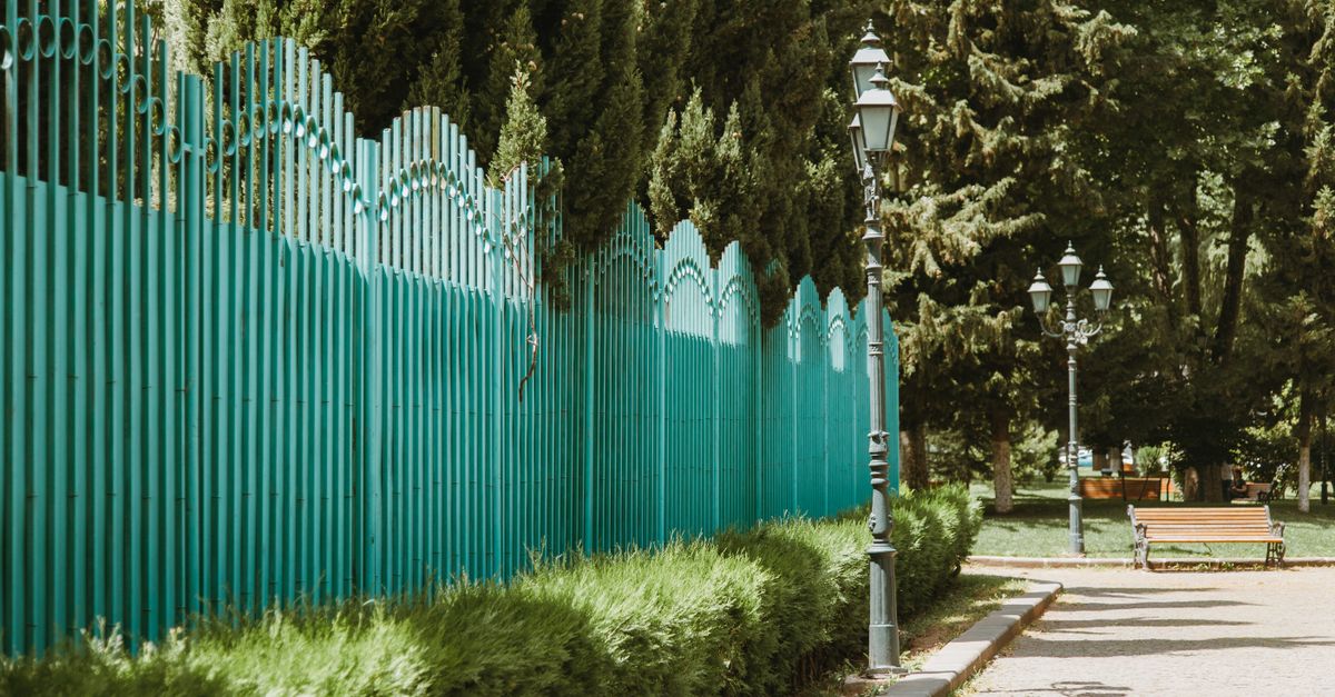 When to Repaint or Stain Your Residential Fencing